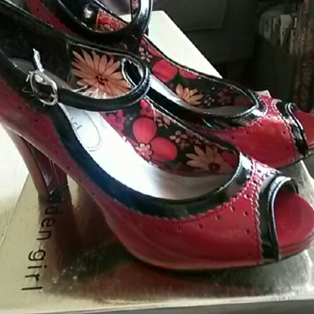 Madden Girl Ceesee black red pumps - 8.5